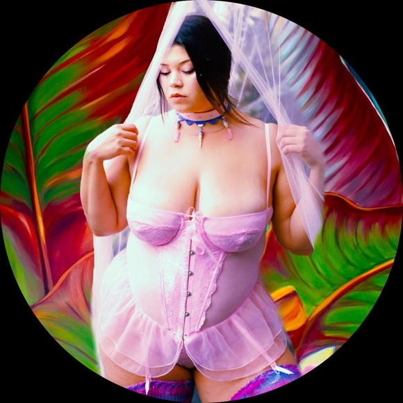 Meet your Posher, Allison - Picture 1 of 4